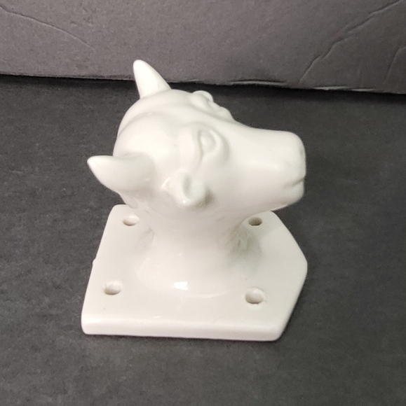 Small Ceramic Bull Cow Wall Mount Coat or Towel Holder - Picture 11 of 13